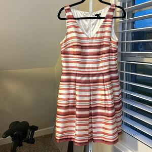 Ann Taylor Dress, Size 8, fully lined with pockets